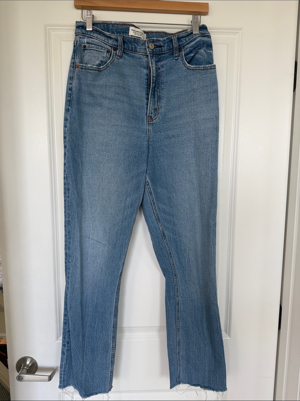 Abercrombie & Fitch 90s Slim Straight Ultra High Rise Jeans - light wash